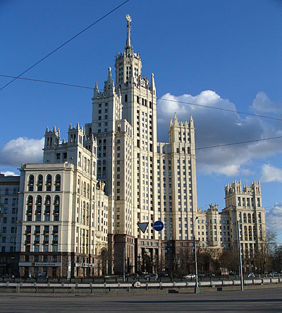 Помпезная стать сталинских высоток - визитная карточка многоликой Москвы